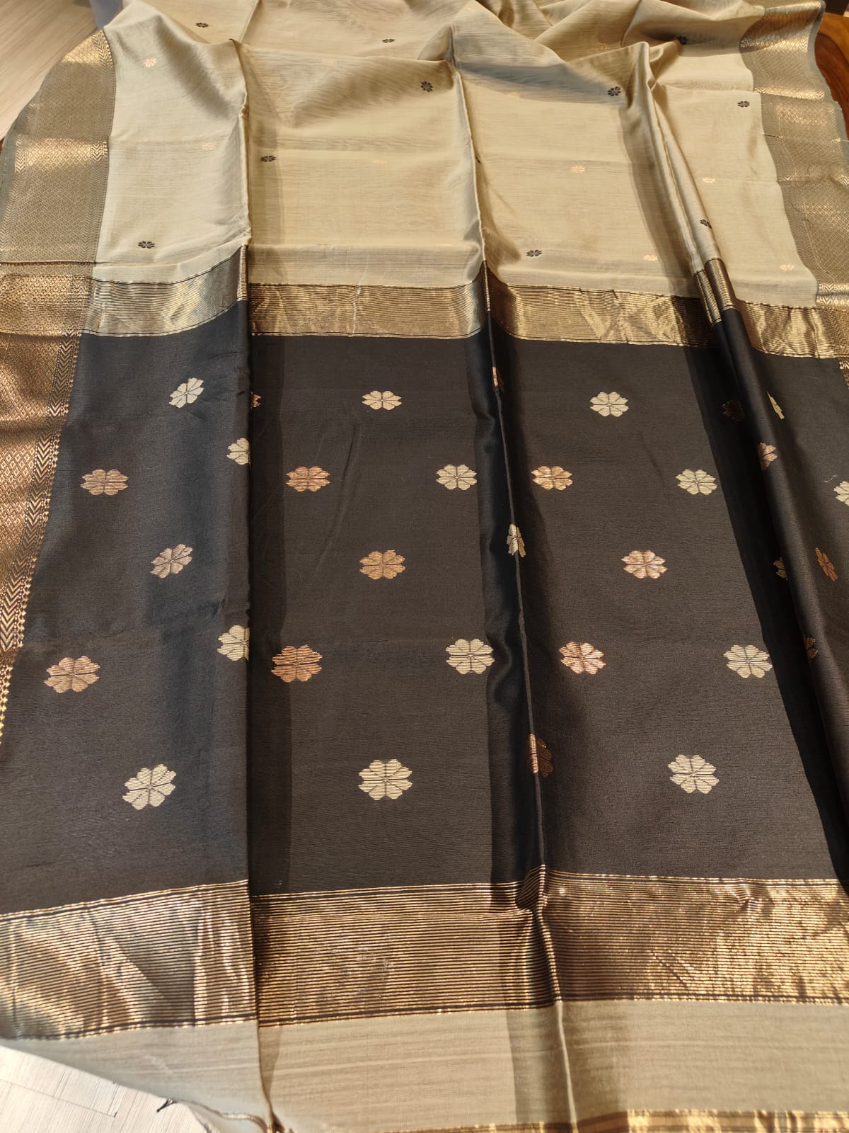 Maheshwari Silk Saree With Contrast Blouse