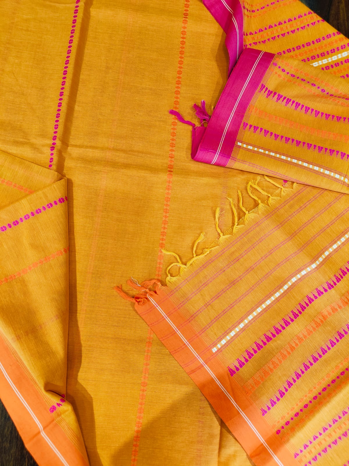 Begumpuri Cotton Saree With Running Blouse